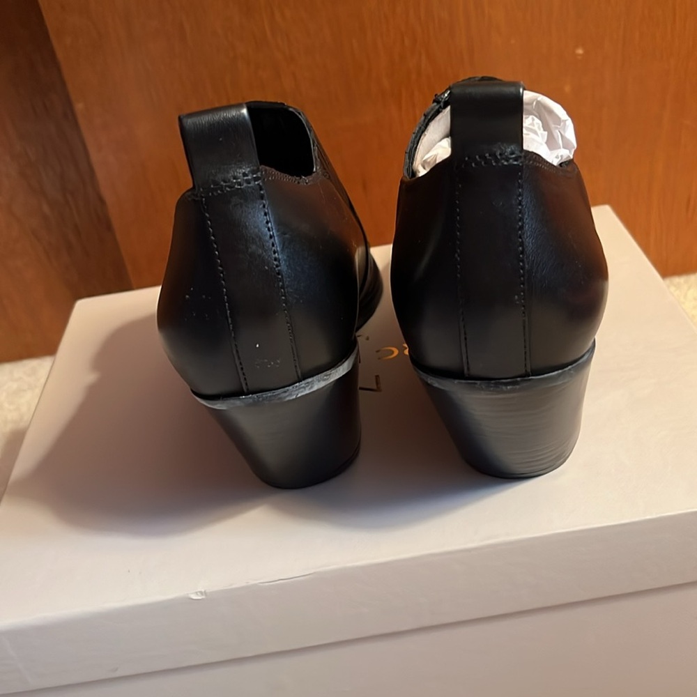 Nib Marc Fisher sz 6.5 black leather bootie - Picture 4 of 6